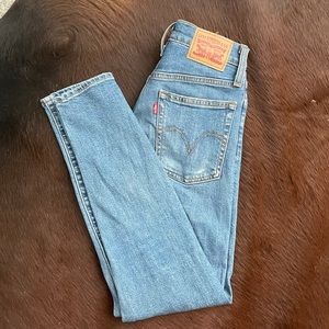 Levi’s Wedgie Fit
